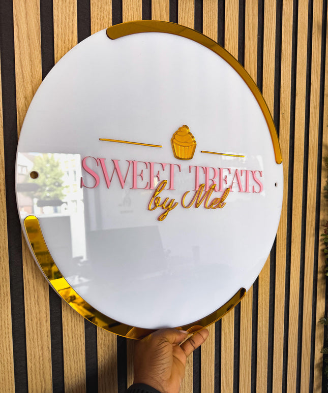 Acryl Logo Schild – Individuell gefertigtes Schild mit Ihrem Logo