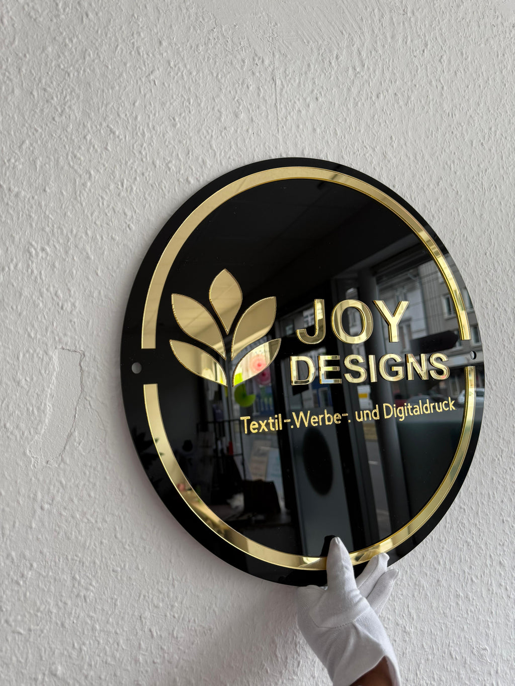 Edles Acrylschild – Indoor Firmenschild für den Innenbereich