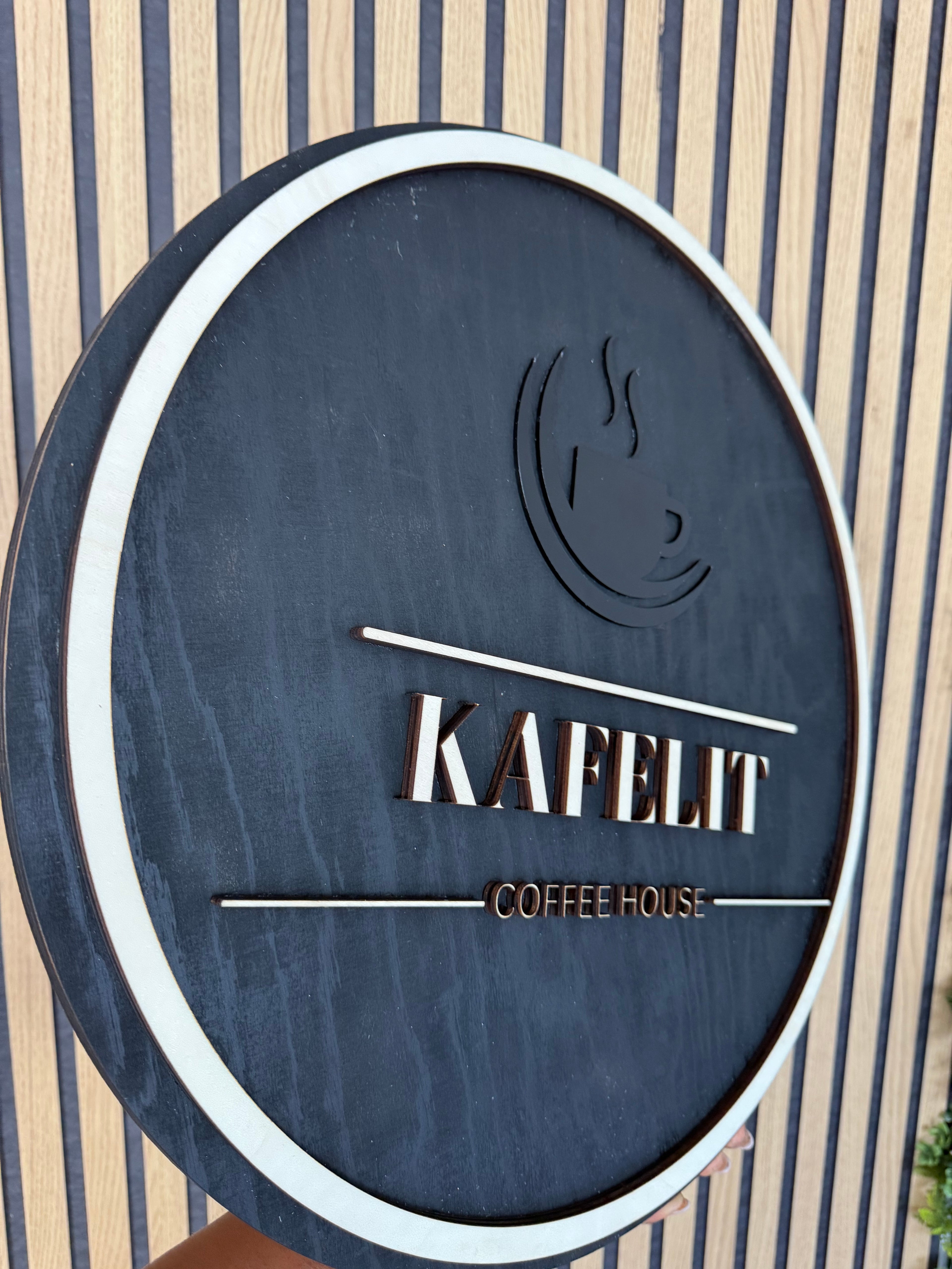 3D Holzschild mit Logo | Personalisiertes Wandschild
