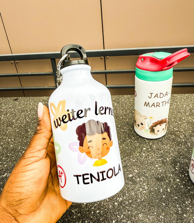 Personalisiert mit name und Zeichentrickfiguren Aluminium Trinkflasche - Isoliert, BPA-frei, Schraubkarabiner Schulkind weiter lernen